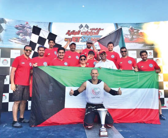 الابطال على منصة التتويج