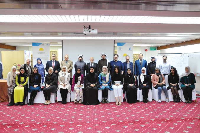 عدد من المشاركات بالمبادرة مع المنظمات والطاقم التدريسي﻿