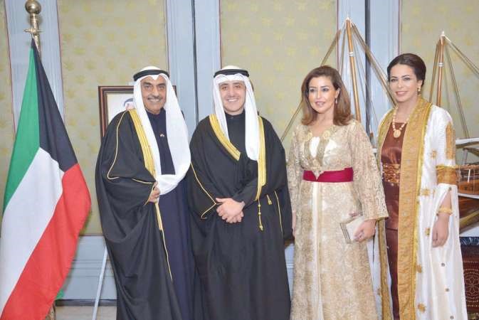السفير الشيخ داحمد ناصر المحمد وحرمه مع السفير فهد العوضي وحرمه