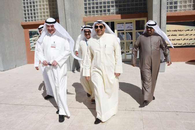 وزير العدل ووزير الاوقاف يعقوب الصانع ووكيل العدل عبداللطيف السريع في جولة على المقار الانتخابية﻿