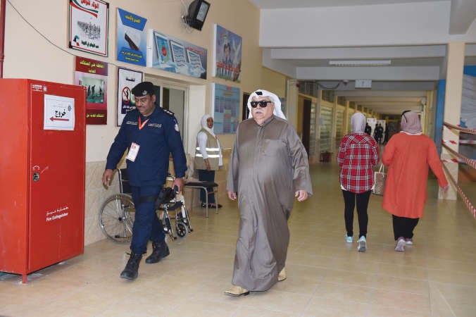 المرشح فؤاد الهاشم في احدى لجان العديلية﻿