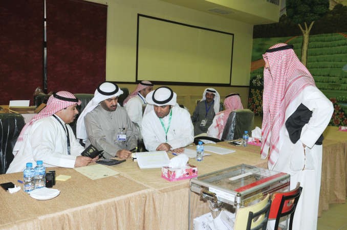 احدى اللجان الانتخابية﻿