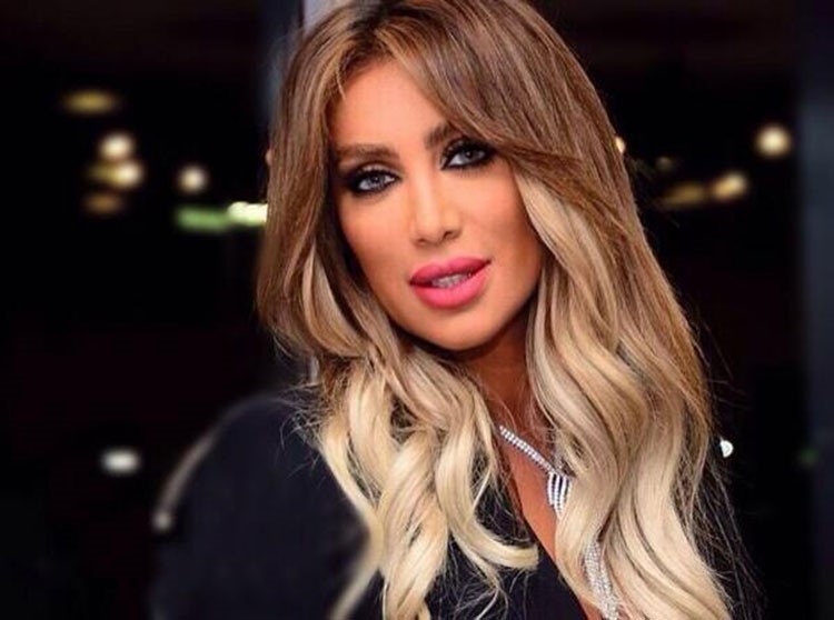 بالصور.. هل تشبه مايا دياب شقيقها ؟