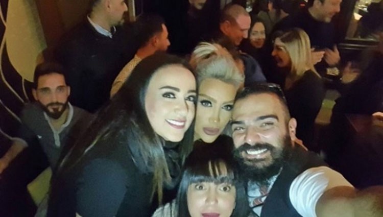 بالصور.. هل تشبه مايا دياب شقيقها ؟