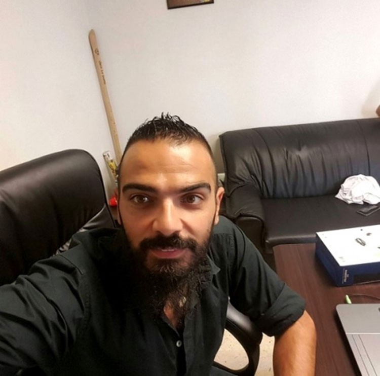 بالصور.. هل تشبه مايا دياب شقيقها ؟