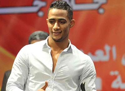 بالصور.. محمد رمضان يعثر على شبيهه الفرنسي