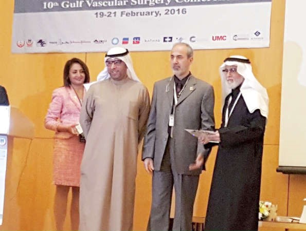  د يوسف الدويري خلال المؤتمر 