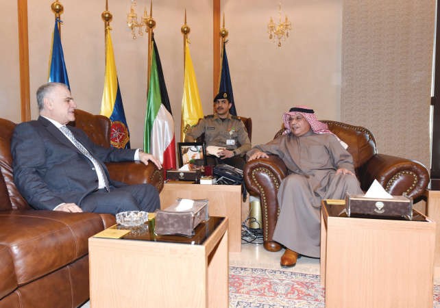الشيخ خالد الجراح مستقبلا قائد الجيش اللبناني العماد جان قهوجي 