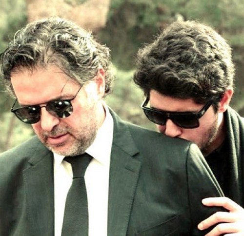شاهد.. صورة موجعة لراغب علامة بعد وفاة والدته