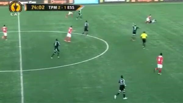 بالفيديو.. تدخل عنيف على لاعب النجم الساحلي التونسي