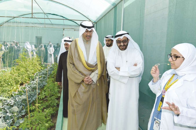 الشيخ فواز الخالد خلال جولة داخل المحمية﻿