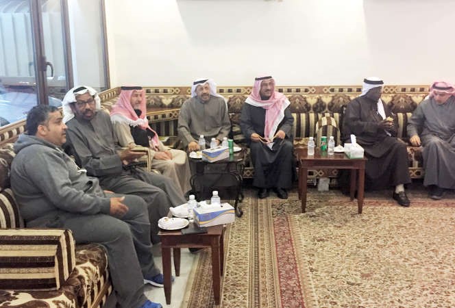 جانب من الحضور في رواد ديوانية العبيد