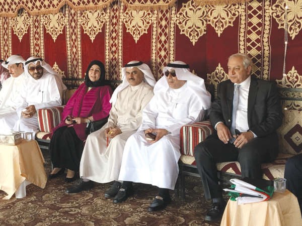 دبدر العيسى وفيصل المقصيد وفاطمة الكندري ومنصور الديحاني خلال الاحتفال بافتتاح المنطقة﻿