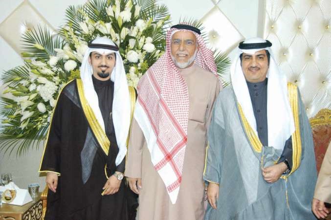 عقاب حماد يبارك للمعرس ووالده﻿