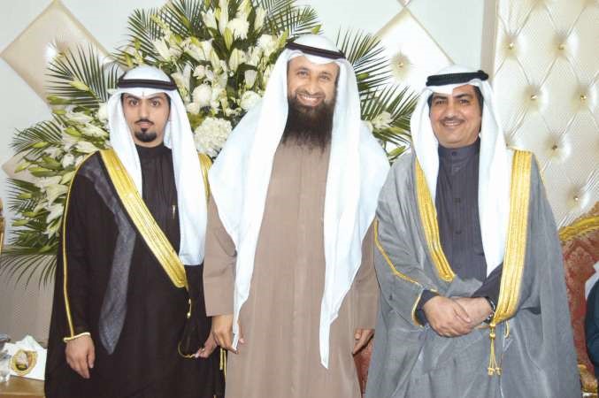 دخالد شجاع يهنئ المعرس ووالده﻿