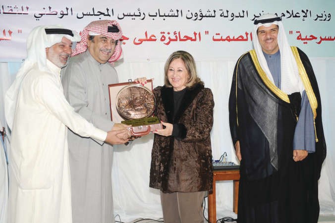  وتكريم الكاتبة القديرة عواطف البدر﻿