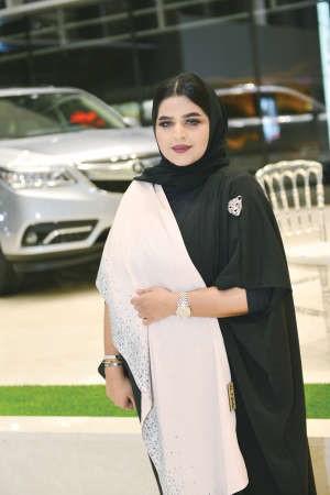 مصممة الازياء ومنظمة عرض عبايا شو منيرة المطيري