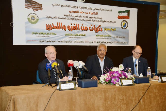  السفير الاميركي دوغلاس سيليمان وادوارد غنيم ودغانم النجار خلال اللقاء ﻿