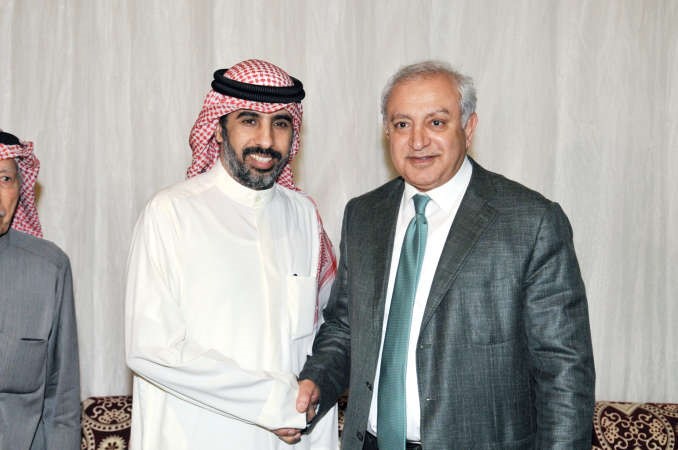 دبدر العيسى مهنئا
