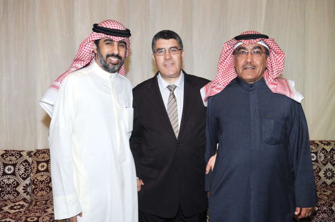 نائب رئيس التحرير الزميل عدنان الراشد يبارك فوز علي الخميس
