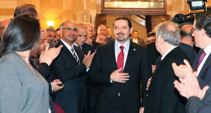الرئيس سعد الحريري يدعو اللبنانيين الى توقيع وثيقة التضامن مع الاجماع العربي والوفاء للدول العربية في بيت الوسط امس محمود الطويل