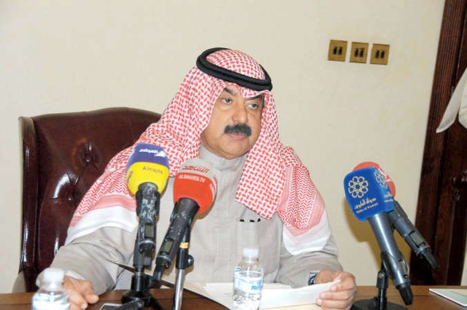 نائب وزير الخارجية خالد الجارالله متحدثا خلال المؤتمر الصحافي محمد هاشم