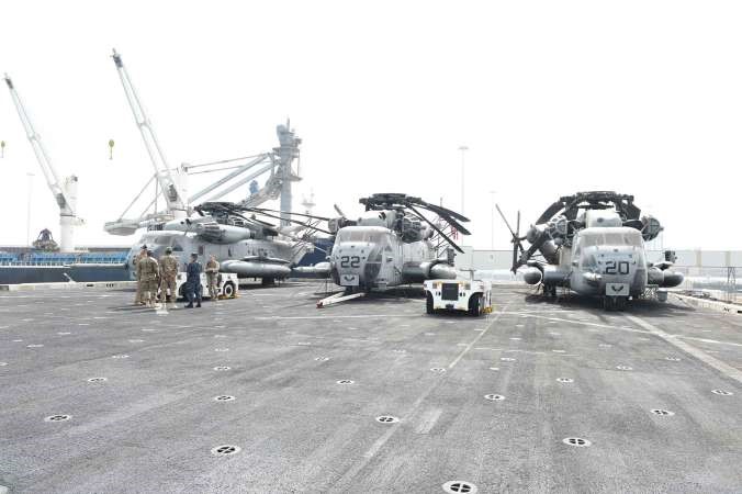 الحاملة USS Arlington في ميناء الشعيبة 	فريال حماد ﻿