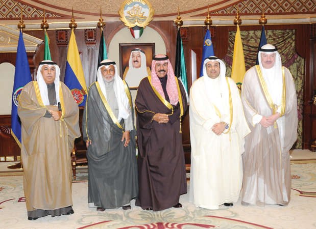 سمو ولي العهد الشيخ نواف الاحمد مستقبلا يعقوب الصانع والمستشار يوسف المطاوعة والمستشار علي بوقماز ومعبداللطيف السريع 