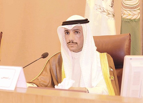الغانم متحدثا خلال الجلسة الافتتاحية 