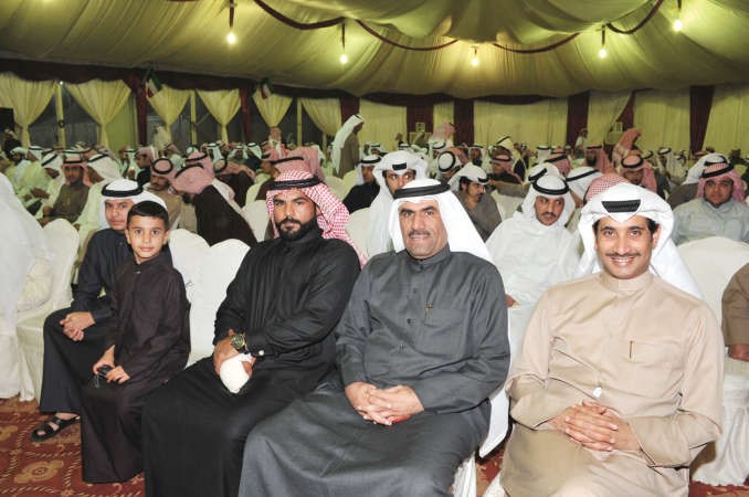 يوسف وسعود البرغوث مع الزميل مفرح الشمري ونجليه يوسف ومصعبريليش كومار﻿