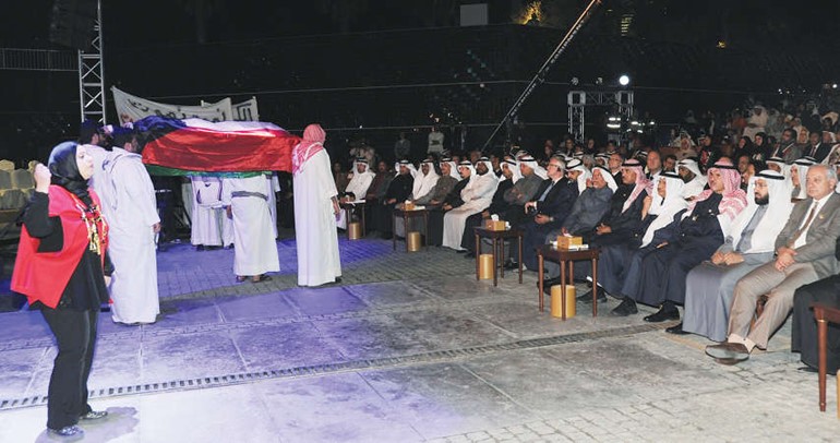 سمو رئيس الوزراء والحضور خلال حضور المناسبة