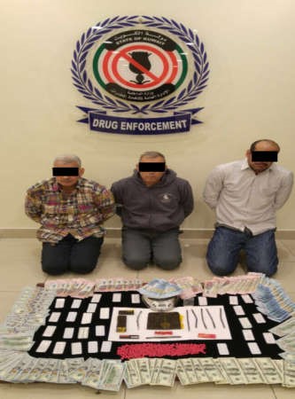 4 آلاف حبة مخدرة وحشيش وهيروين وآيس بحوزة متهمين متعددي الجنسيات