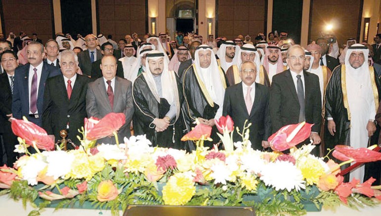  القنصل صالح الصقعبي وعدد من الحضور خلال احتفال قنصليتنا في جدة بالاعياد الوطنية ﻿