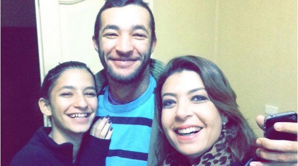 منال سلامة تكشف عن صور ابنها الشاب لأول مرة