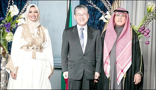 مندوب الكويت الدائم لدى الامم المتحدة والمنظمات الدولية في چنيف السفير جمال الغنيم خلال استقباله رئيس مجلس الامم المتحدة لحقوق الانسان السفير شوي كيونغليم