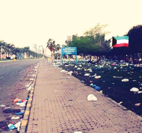 صورة لنفايات الشوارع كما تناقلتها وسائل التواصل الاجتماعي امس