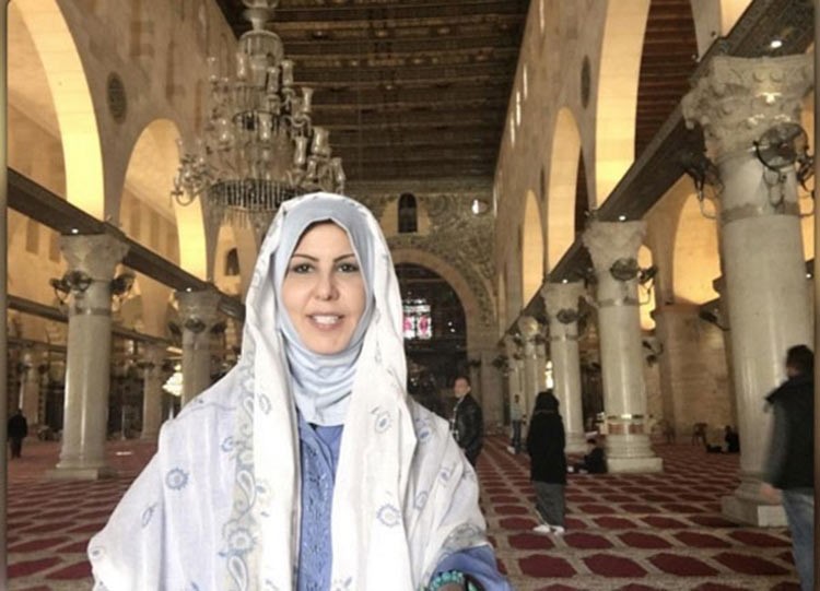 بالصور.. فجر السعيد تزور المسجد الأقصى وترتدي الحجاب