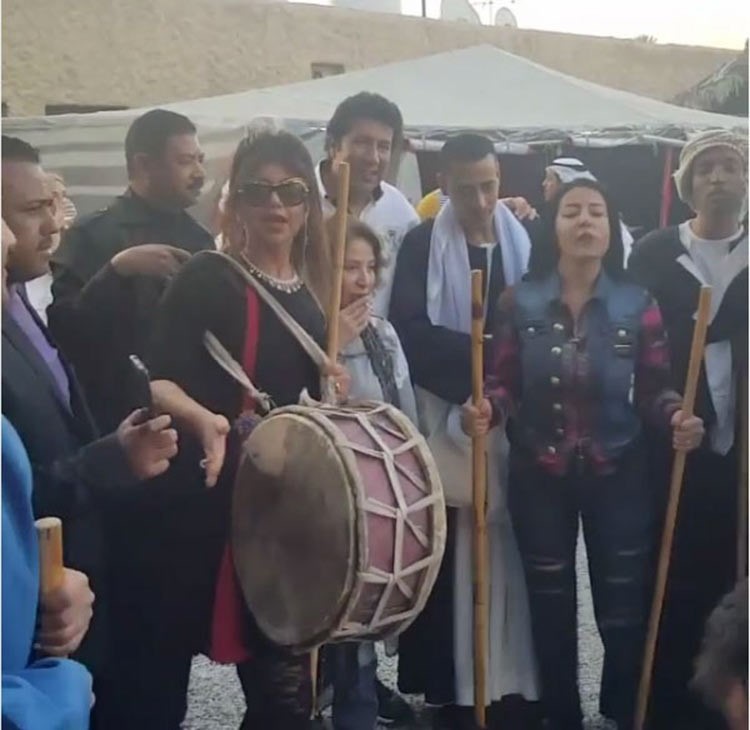 بالصور.. سجائر بوسي تغضب معجبيها 