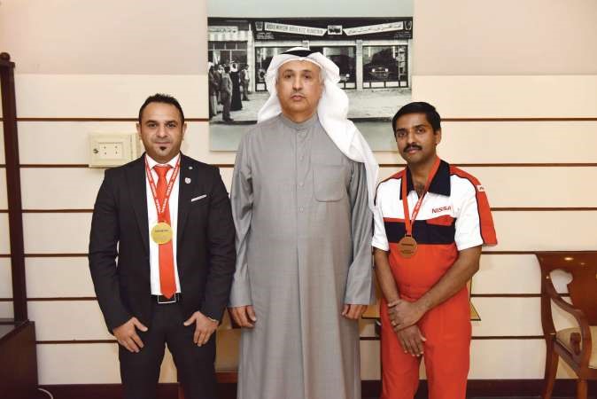 صالح البابطين متوسطا محمد دياني وتيليو فاركي