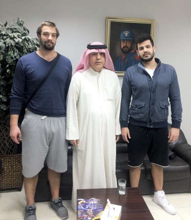 حسن ابو الحسن يتوسط الكرواتيين مارين ستبتش ونينو بلازيفتش ﻿