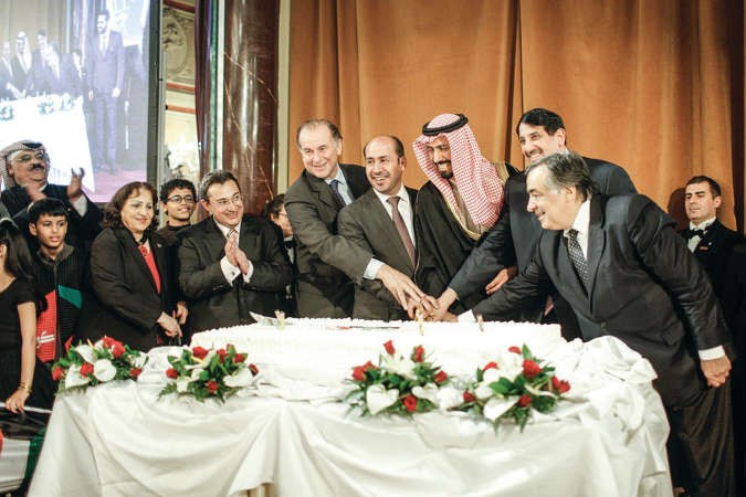 السفير الشيخ علي الخالد وعمدة باليرمو البروفيسور ليولوكا اورلاندو ونائب رئيس مجلس الشيوخ خلال مراسم الاحتفال