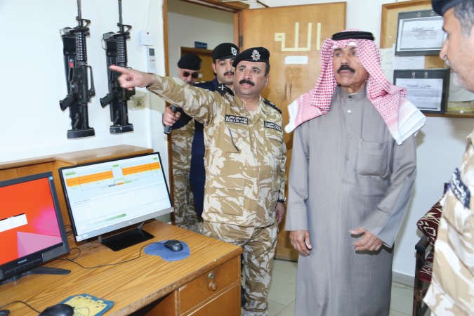 سمو ولي العهد يطلع على بعض التجهيزات﻿