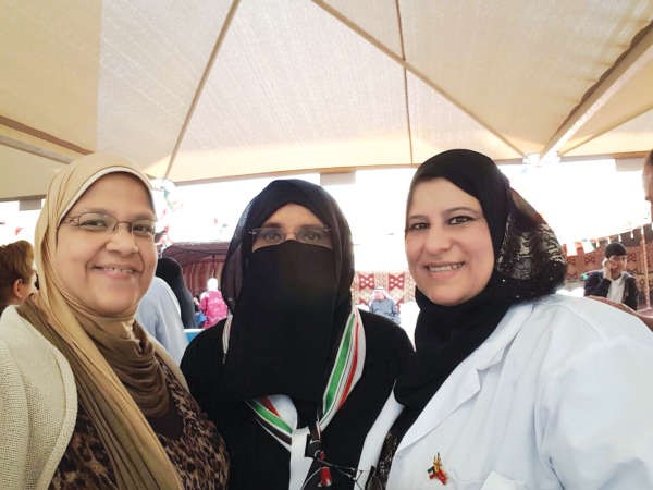  دنورية المزعل رئيس المركز متوسطة د فاطمة درهوس مسؤولة الصيدلية ود دعاء الجمل قسم الامومة﻿