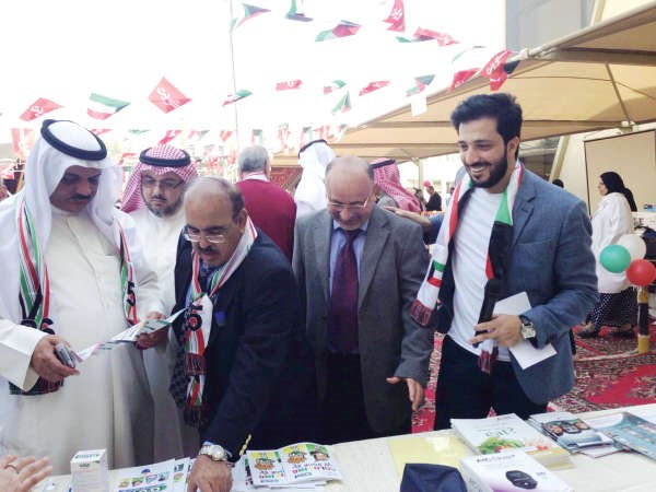  دحسين المطيري مسؤول الرعاية الاولية بمنطقة الفروانية ودمحمد عياد ودسعيد سليمان واحمد النوري اثناء تفقدهم لفعاليات الحفل﻿