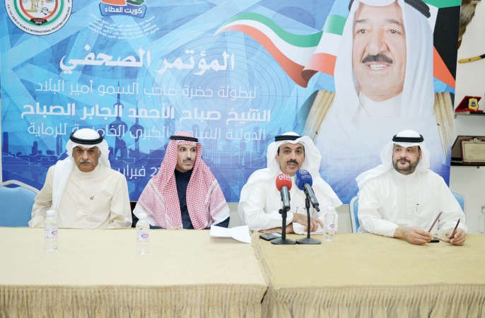 رئيس اتحاد الرماية دعيج العتيبي في المؤتمر الصحافي﻿