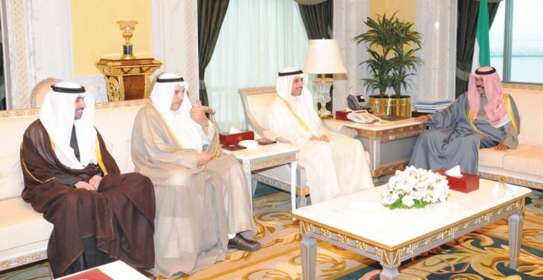 سمو ولي العهد الشيخ نواف الاحمد مستقبلا رئيس مجلس الامة مرزوق الغانم وفيصل الشايع وعلي الخميس ﻿