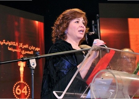 تعرف على بكاء إلهام شاهين خلال تكريمها بمهرجان المركز الكاثوليكي