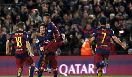 برشلونة يتخطى عقبة إشبيلية ويعزز صدارة الليجا