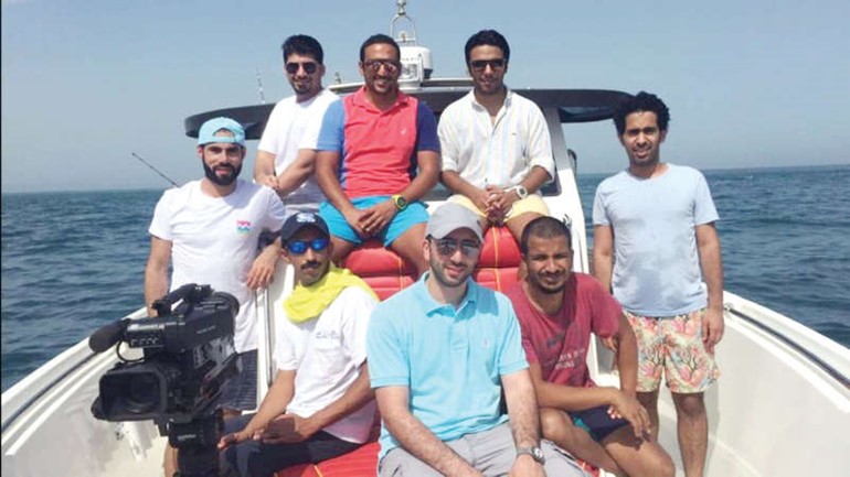 فريق عمل البرنامج في وسط البحر﻿