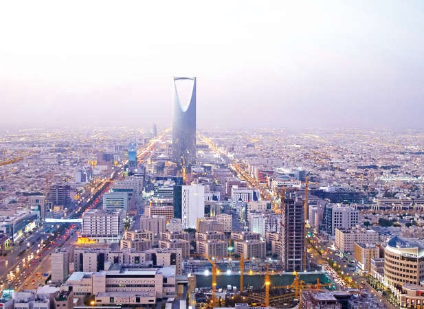 مؤسسة النقد العربي السعودي ساما ترفع الحد الاقصى للتمويل المقدم من المصارف من 70 الى 85 في محاولة لانعاش سوق القروض العقارية المتباطئ﻿